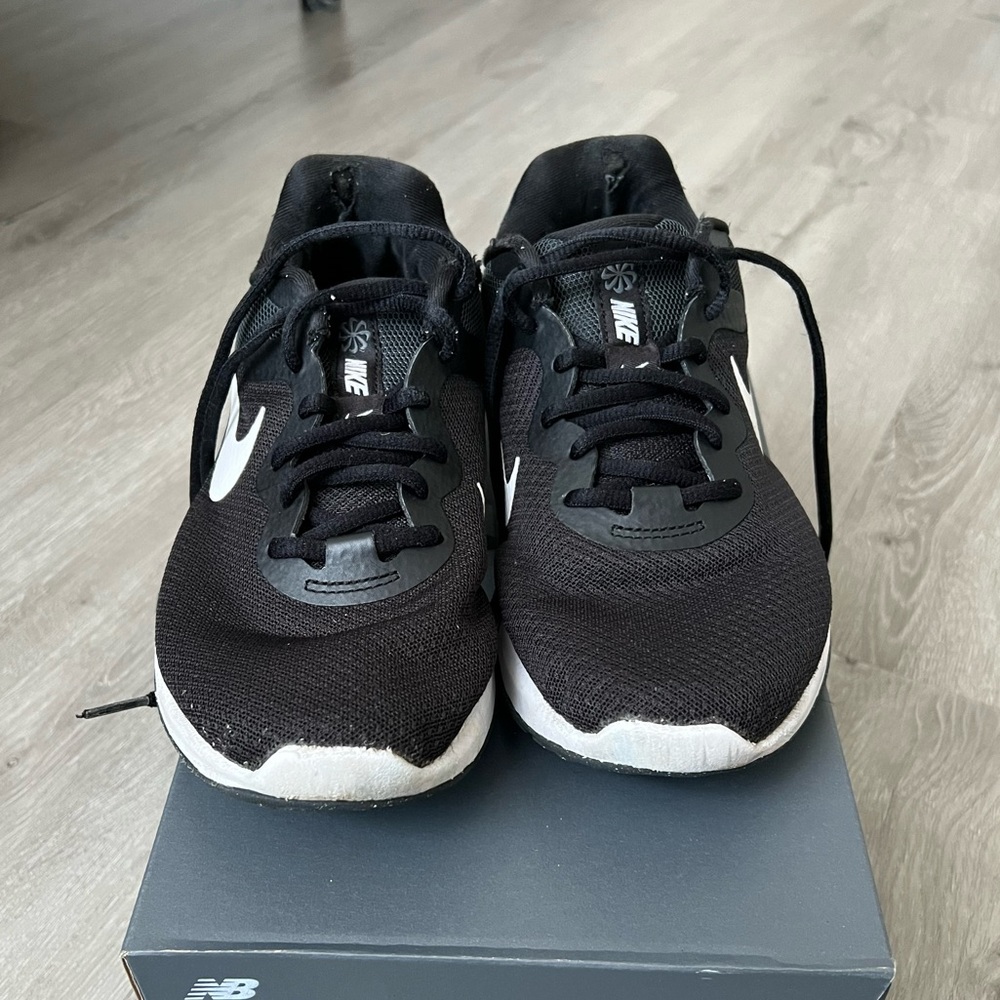 Nike Black and White Running Shoes